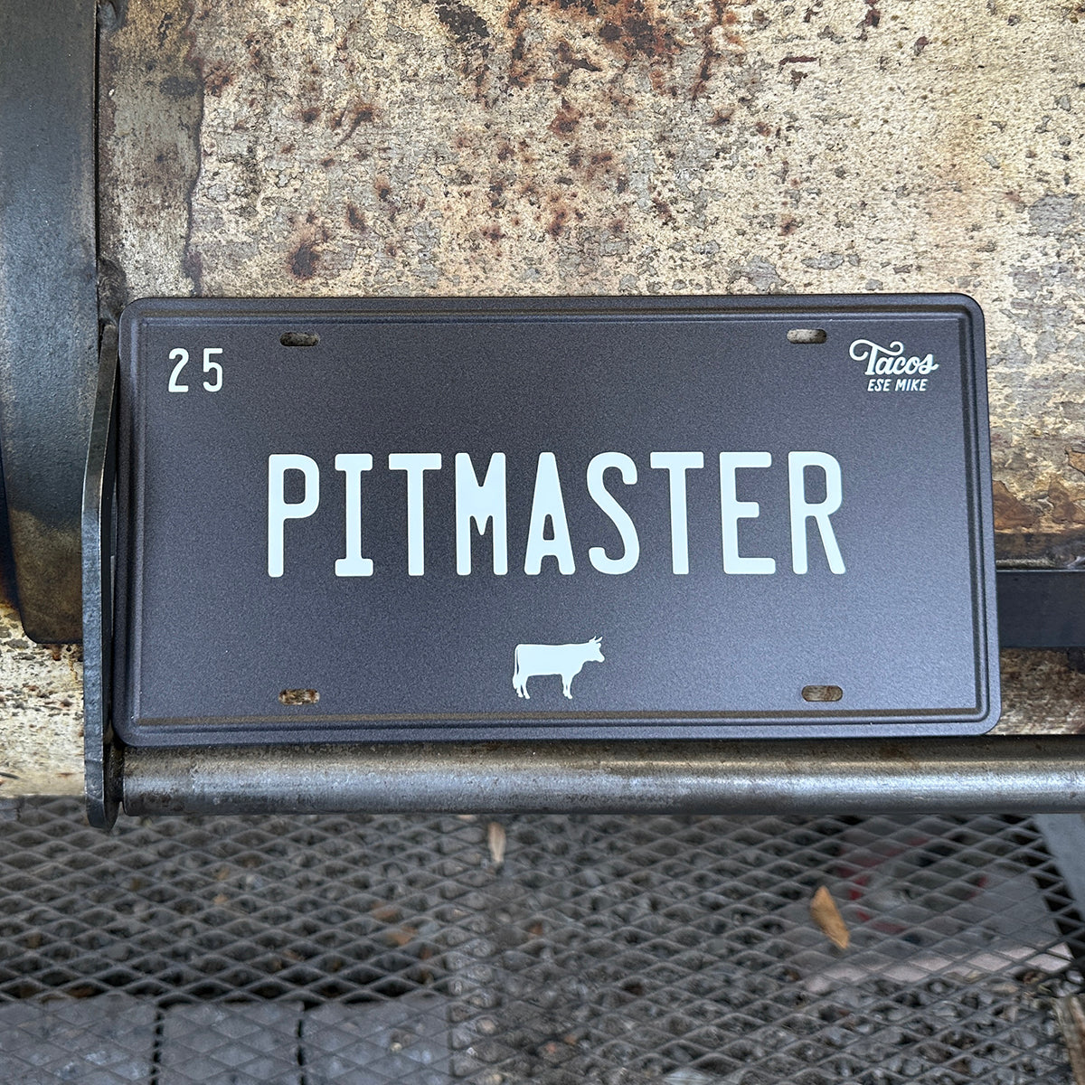 PITMASTER - Metal License Plate Sign